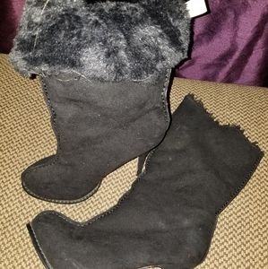 Black booties with faux fur worn once